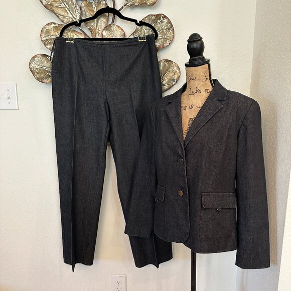 Isabella Suits Women’s 2-Piece Charcoal Gray Blazer & Pants Set - Picture 2 of 7